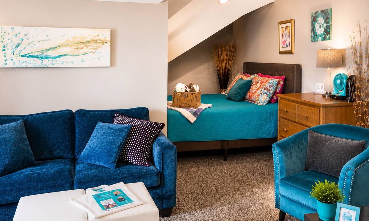 Mapleton/Fall Creek House | THE DREAM & SOLITUDE SUITE — WOMEN ONLY 2 Room Stay