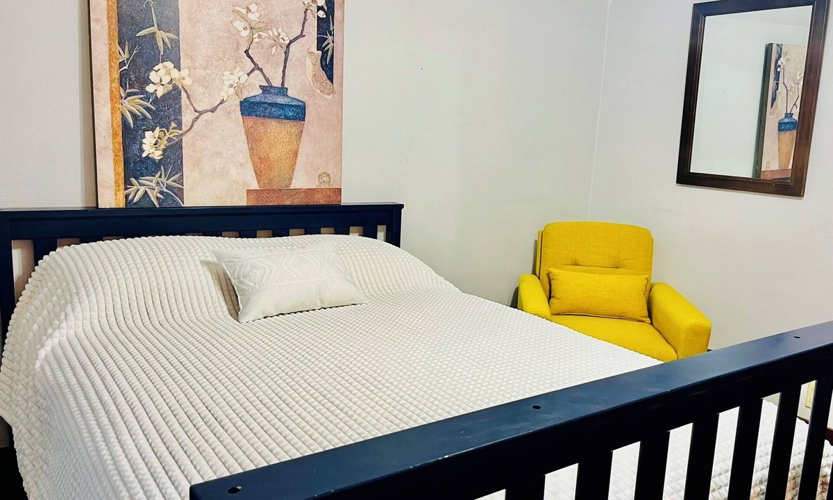 La Crosse House | The Drift Inn, Old charm, Quiet, Fenced backyard, Close to Onalaska & La Crosse