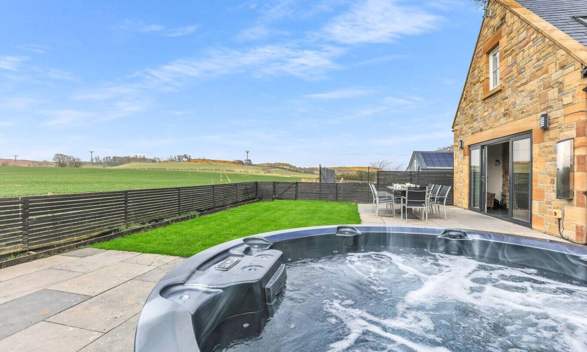 Bamburgh House | The Duchess - North East Escapes