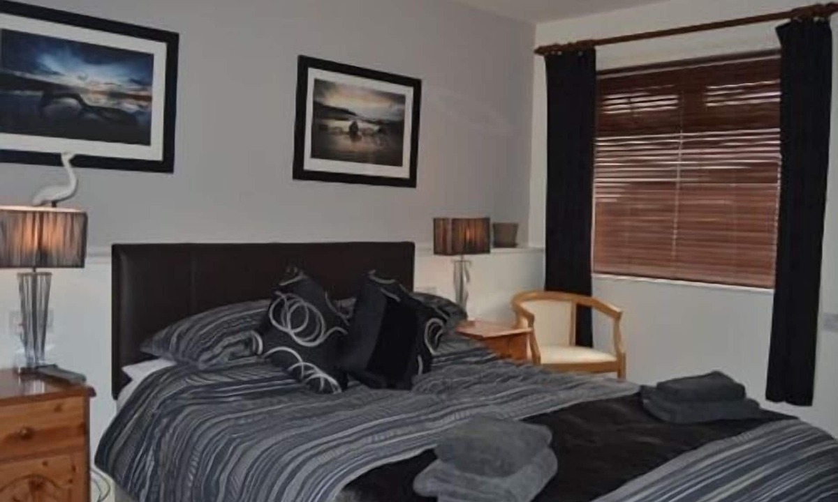 Middleton-on-Sea Hotel | The Elmer
