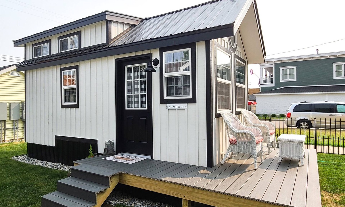 Lakeside Apartment | The Farmhouse - Tiny Digs Lakeshore