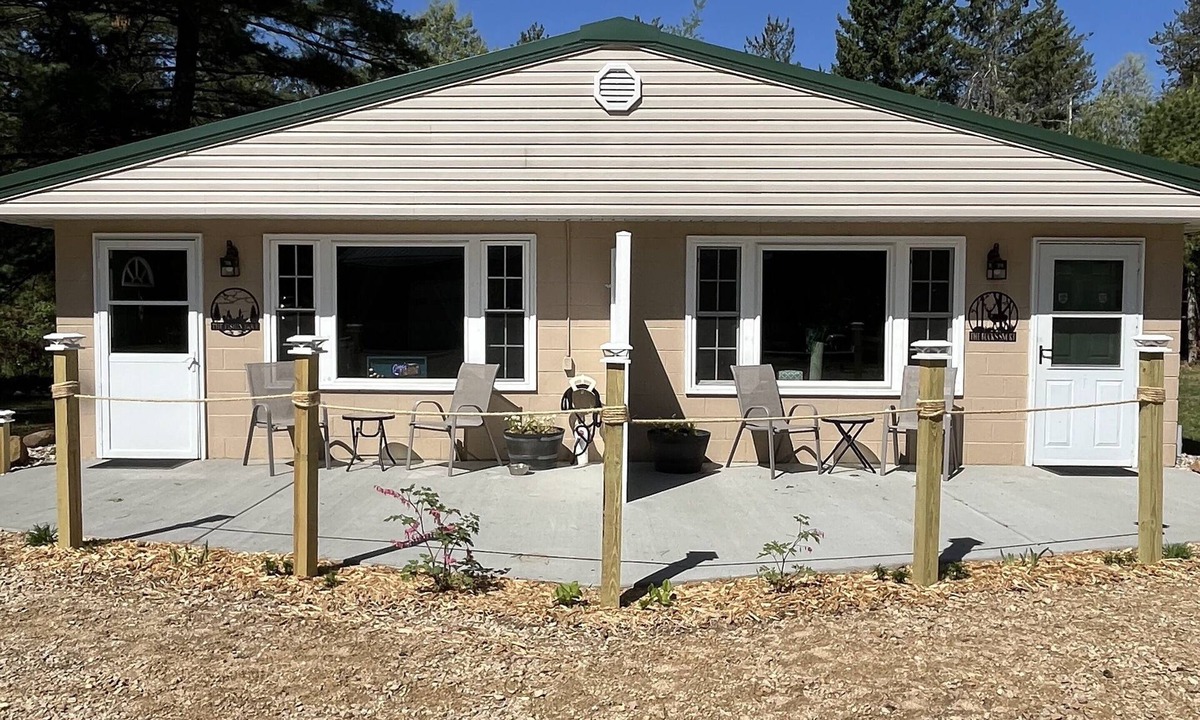 Necedah Apartment | The Fishing Hole is a charming studio near lovely Castle Rock Lake in Necedah.