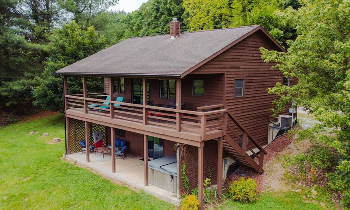 Logan Cabin | The Gathering | Hocking Hills, Hot Tub, Pond