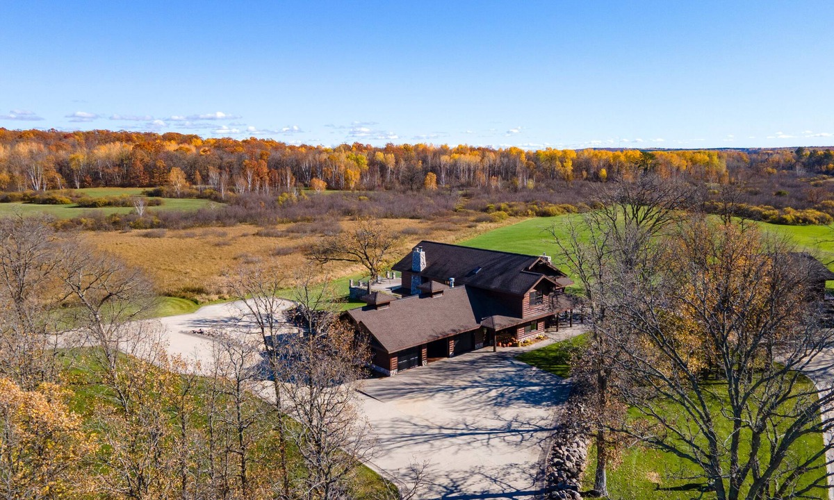 Pequot Lakes House | The Getaway- Snowmobiling| Hot Tub| BachParty