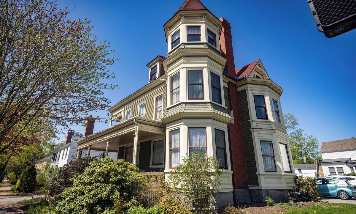 Southern Coast House | The Gregory House in Southern Maine close to many beaches & popular destinations