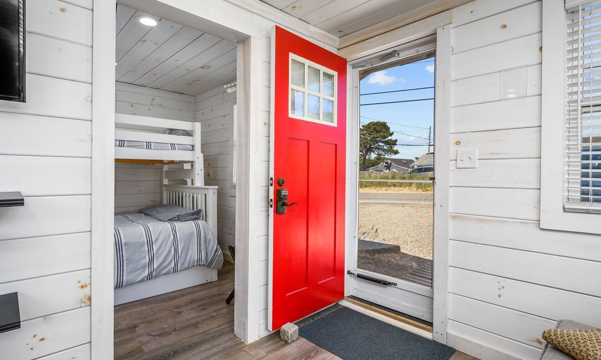 Dennis Port Cottage | The Grey Pearl: Cozy Coastal Retreat