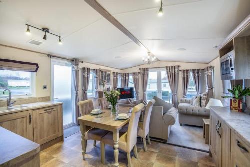 Prestonpans House | The Kingsbarns Luxe Lodge at Seton Sands - Pool - Beach Access - Starlink - Sleeps 6