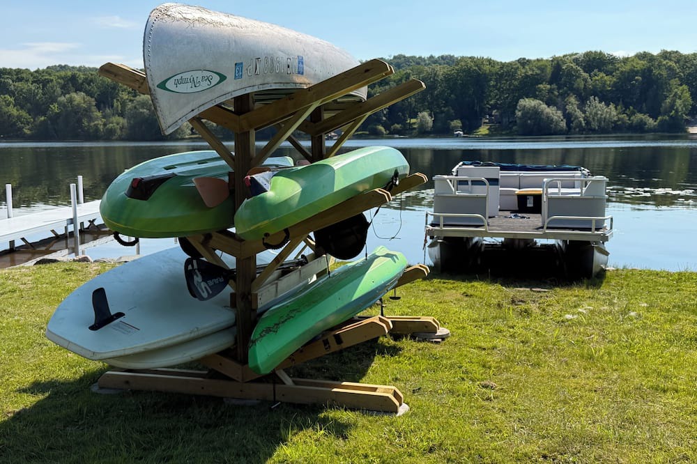 Ellsworth House | The Lazy Loon on 6-Mile Lake: Waterfront, Free Water Toys, Pontoon, Pet Friendly