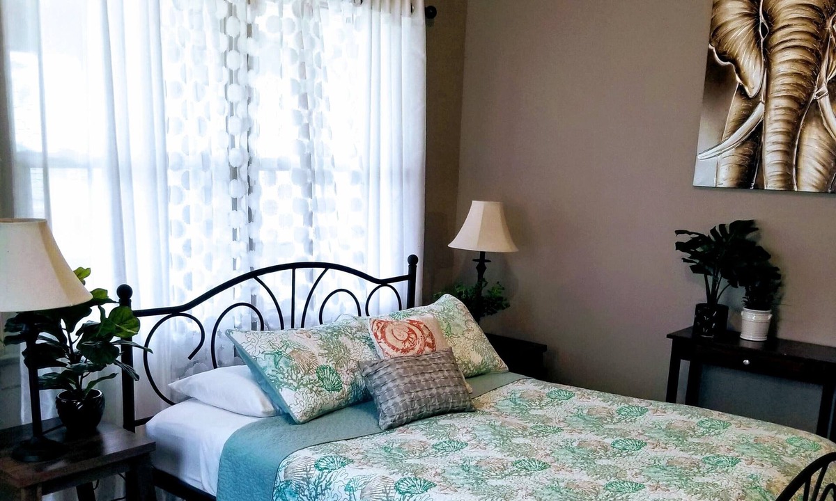 Near Eastside Apartment | ❤The Lion Apartment in Downtown Indy❤