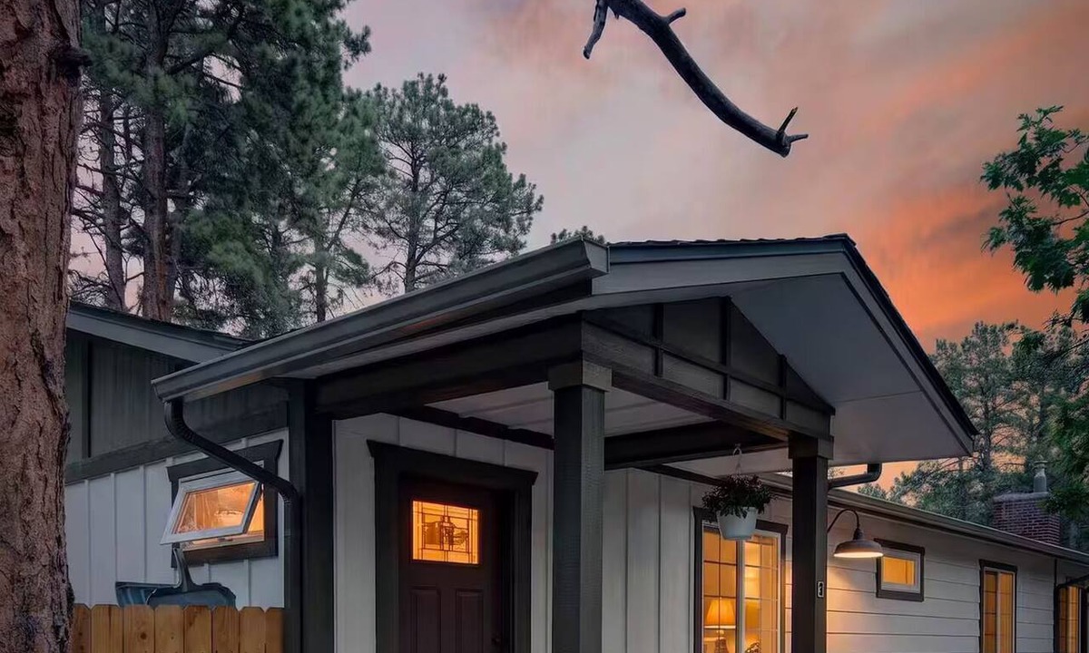 Colorado Springs House | The little Beach House in the Forest