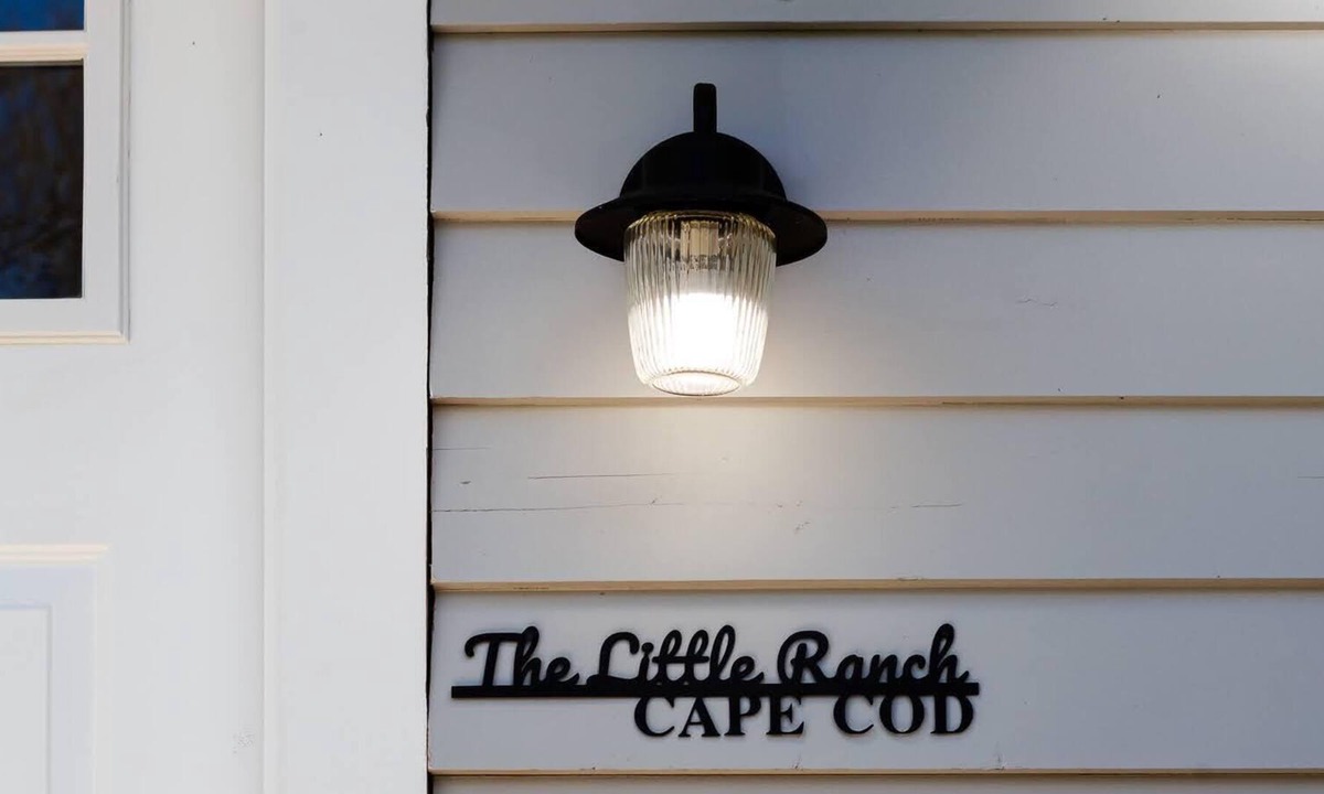 Forestdale House | The Little Ranch - A contemporary coastal retreat!