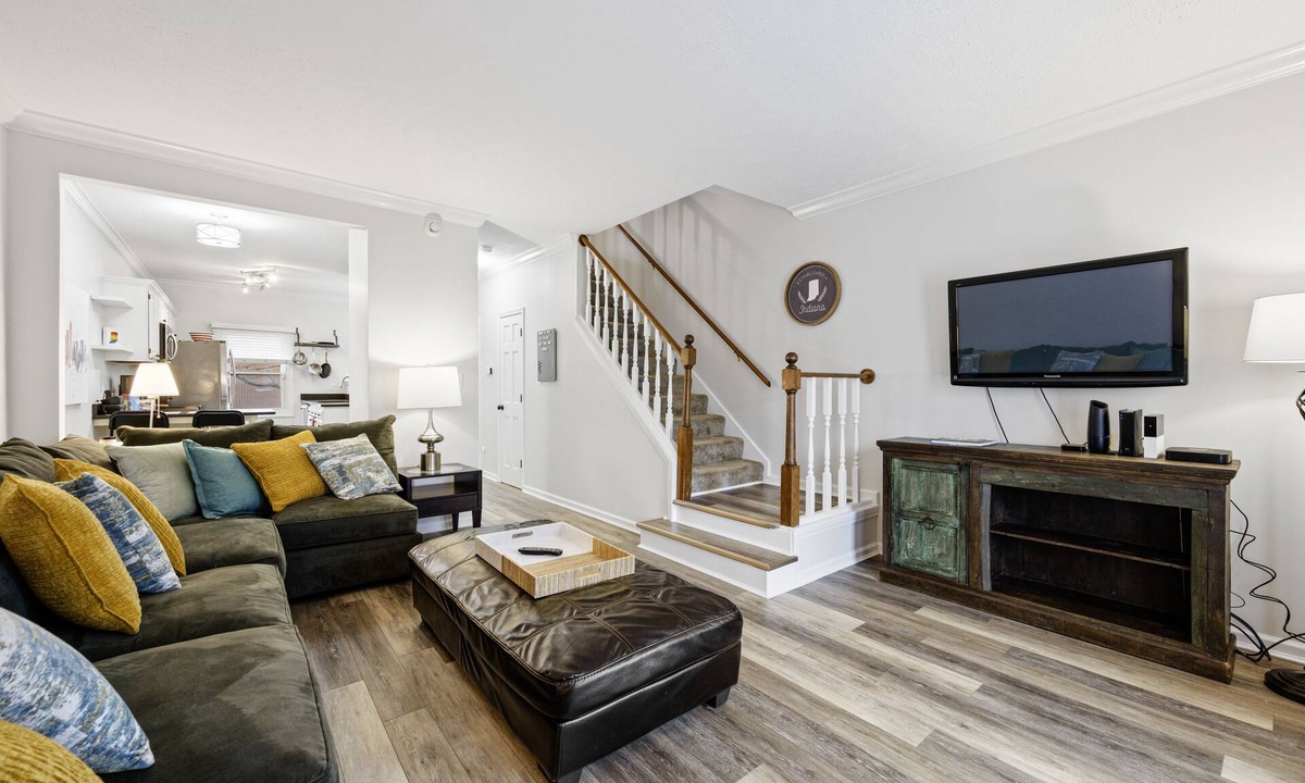 Cole-Noble District House | The Lockerbie Townhouse is conveintly located to all things downtown Indy