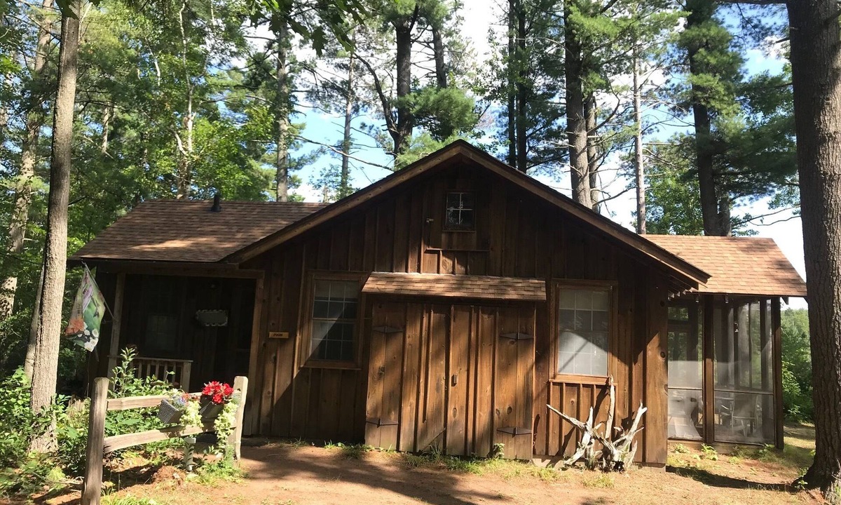 Boulder Junction Cabin | The Main Cabin Charming 2 bedroom cabin on Nichols Lake