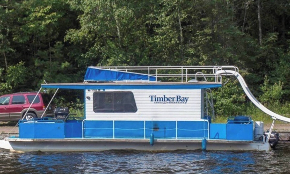 Babbitt Boat Rental | The Minnow Houseboat at Timber Bay