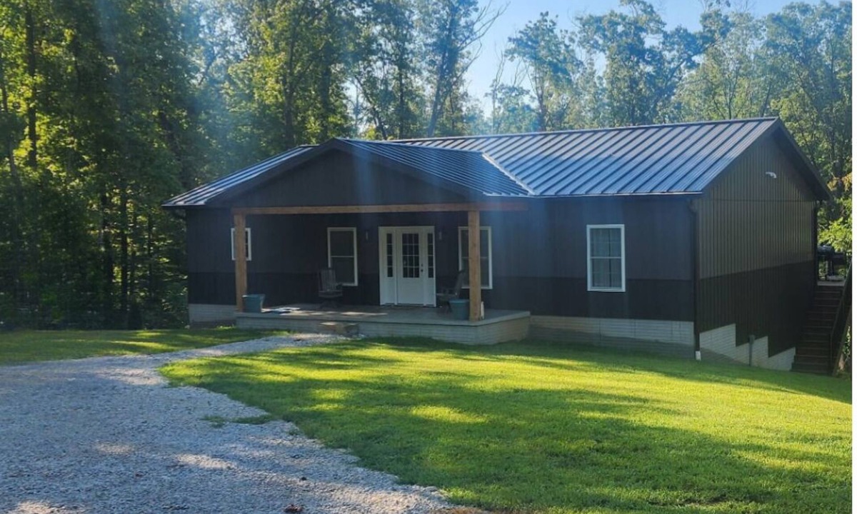 Heltonville House | The Modern Wilderness Enjoy nature and being close to IU & Lake Monroe.