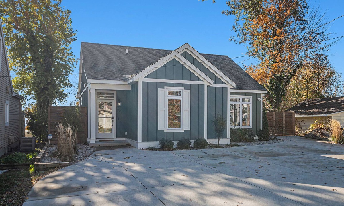 Norton Shores Cottage | The Mona Lake Haven - hot tub- fire pit - fireplace