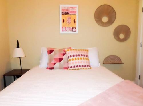 Victorian Village Apartment | The Nook on Neil Walkable 3BR