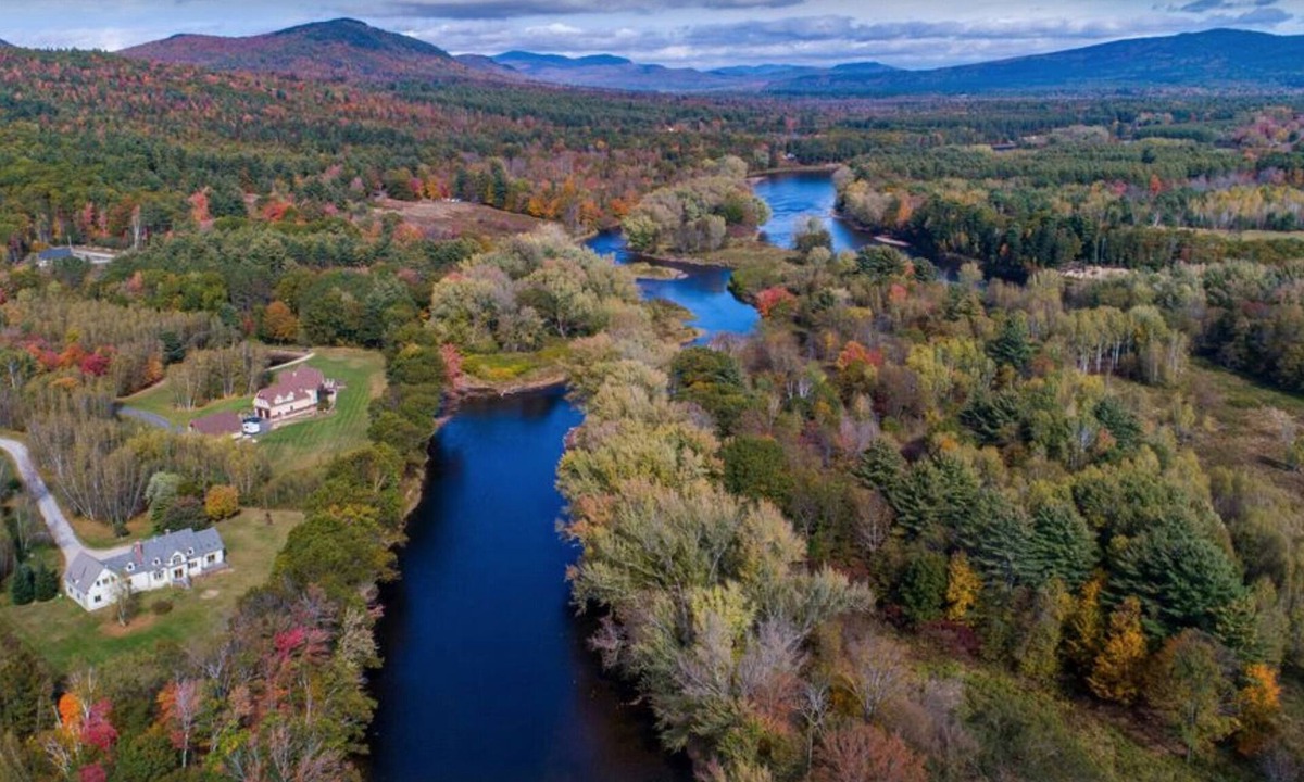 Bethel House | The Paddle House: Riverfront, Kayak, Game Room, HotTub, Yard Games! Pet Freindly