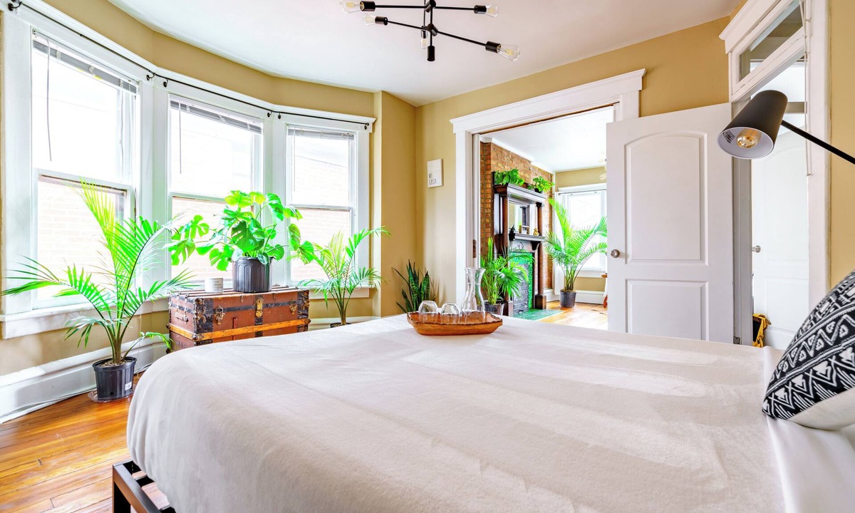 Victorian Village House | The Parkside by Jungle House – Short North Boutique Suites