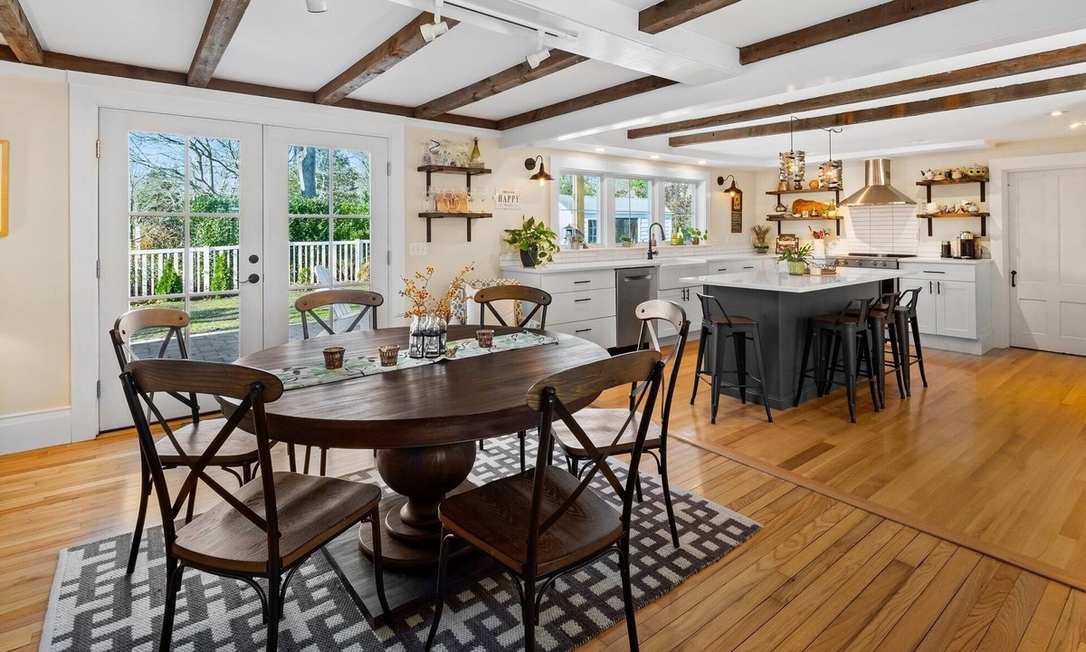 East Orleans Cabin | The Parson's House w/7 bedrooms