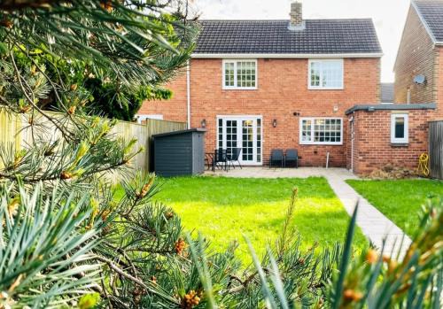 Durham House | The Pine House - Sleeps 5 - Large Secure Garden - Dog Friendly - 8 min to Durham