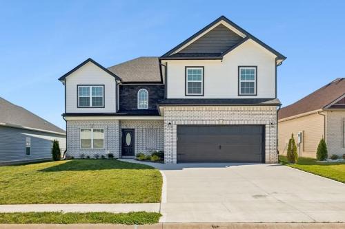 Clarksville House | The Pond House 5BR Retreat w Scenic Views