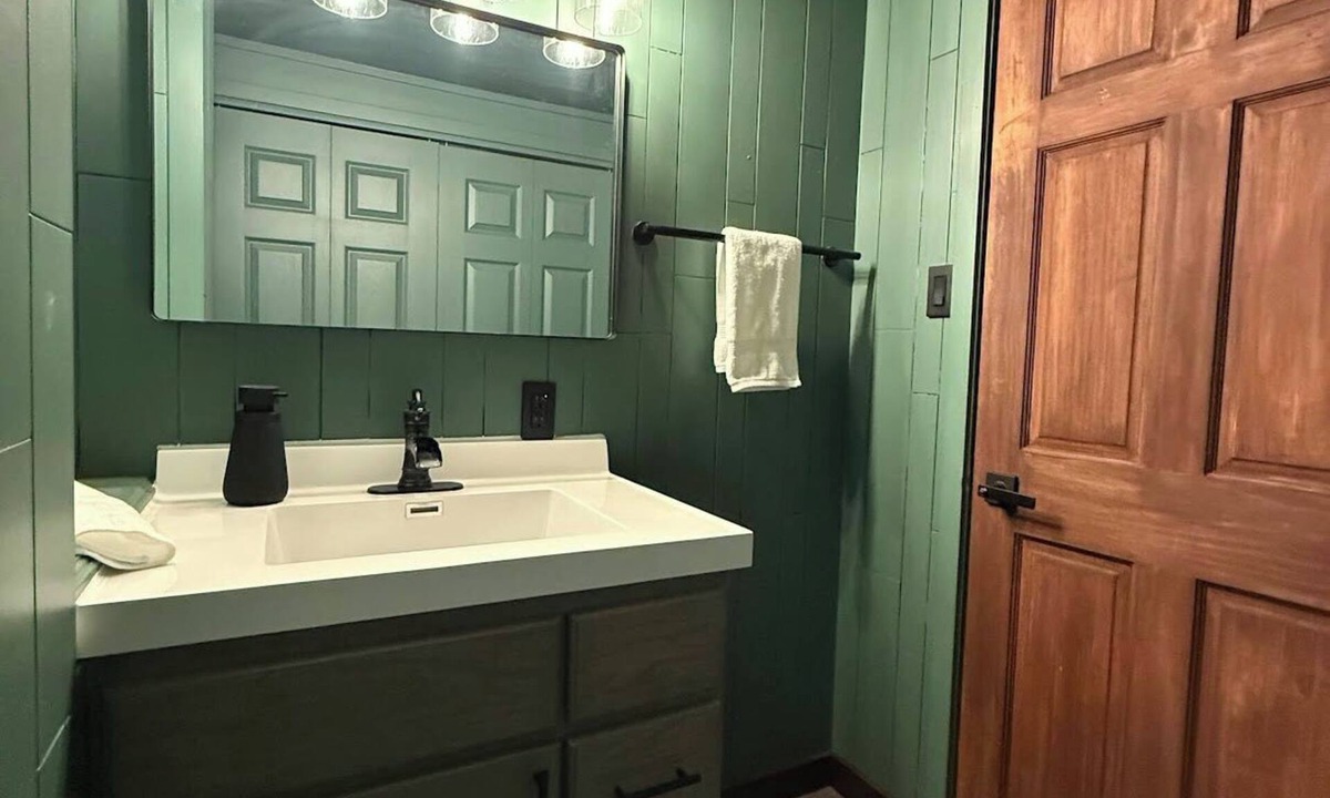 Woodruff Cabin | The Remington House - Pet friendly, hot tub, and on ATV trails