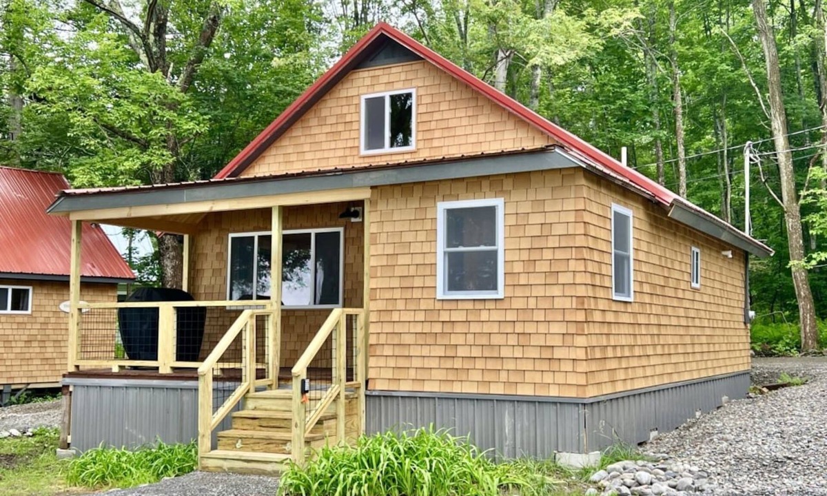 Shawmut Cabin | The Retreat- A Relaxing Beachside Bungalow