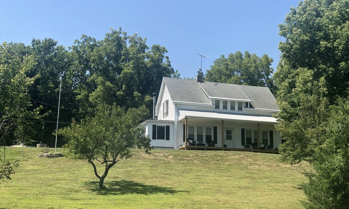 Tonganoxie House | The Saunder Inn Tonganoxie, Kansas
