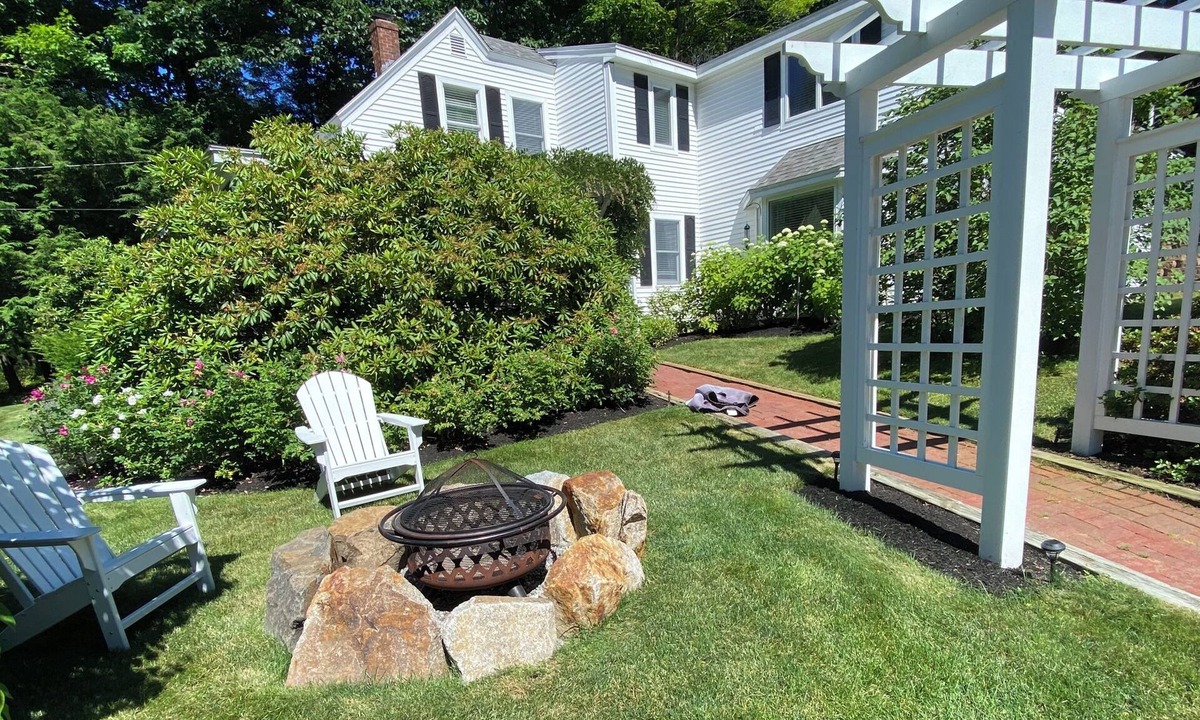 Ogunquit House | THE SIRENS SONG: RECENTLY RENOVATED UPSCALE FARMHOUSE - WALK TO TOWN & BEACH!