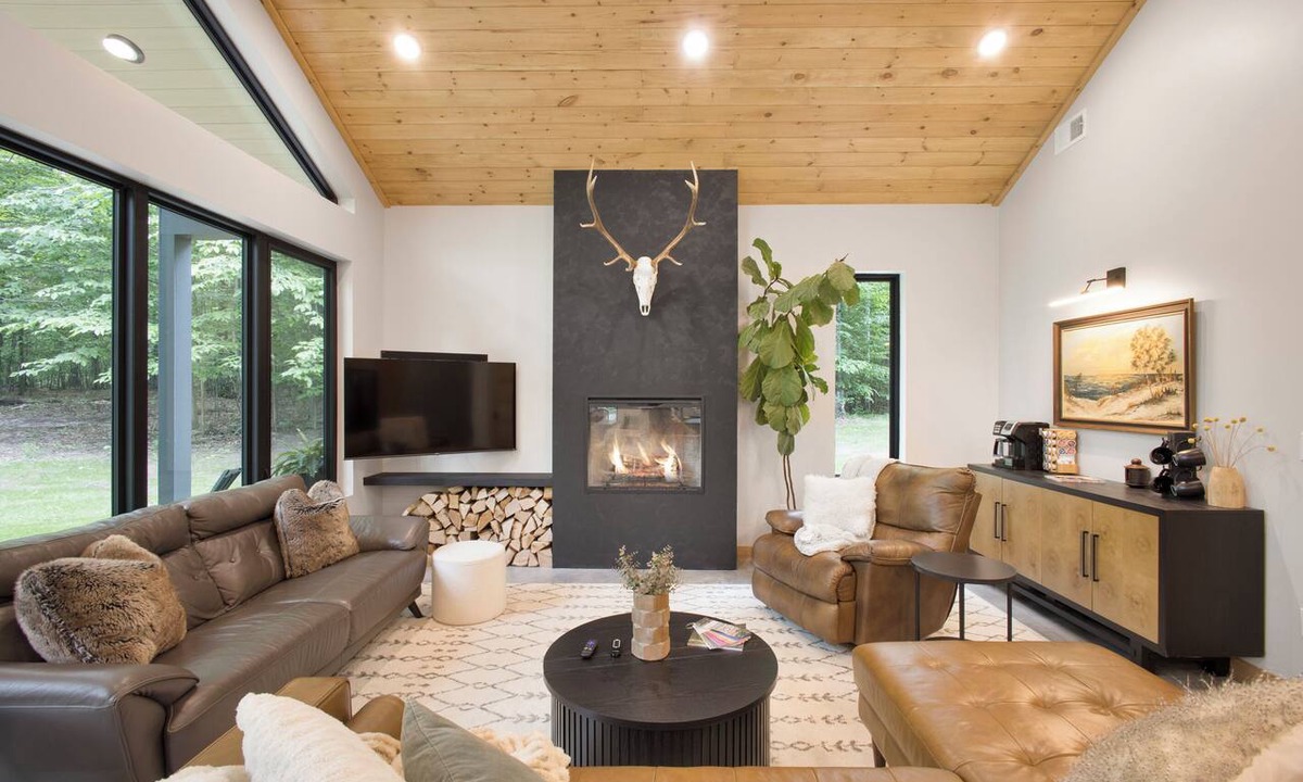 Empire House | The Sleeping Bear Hemma