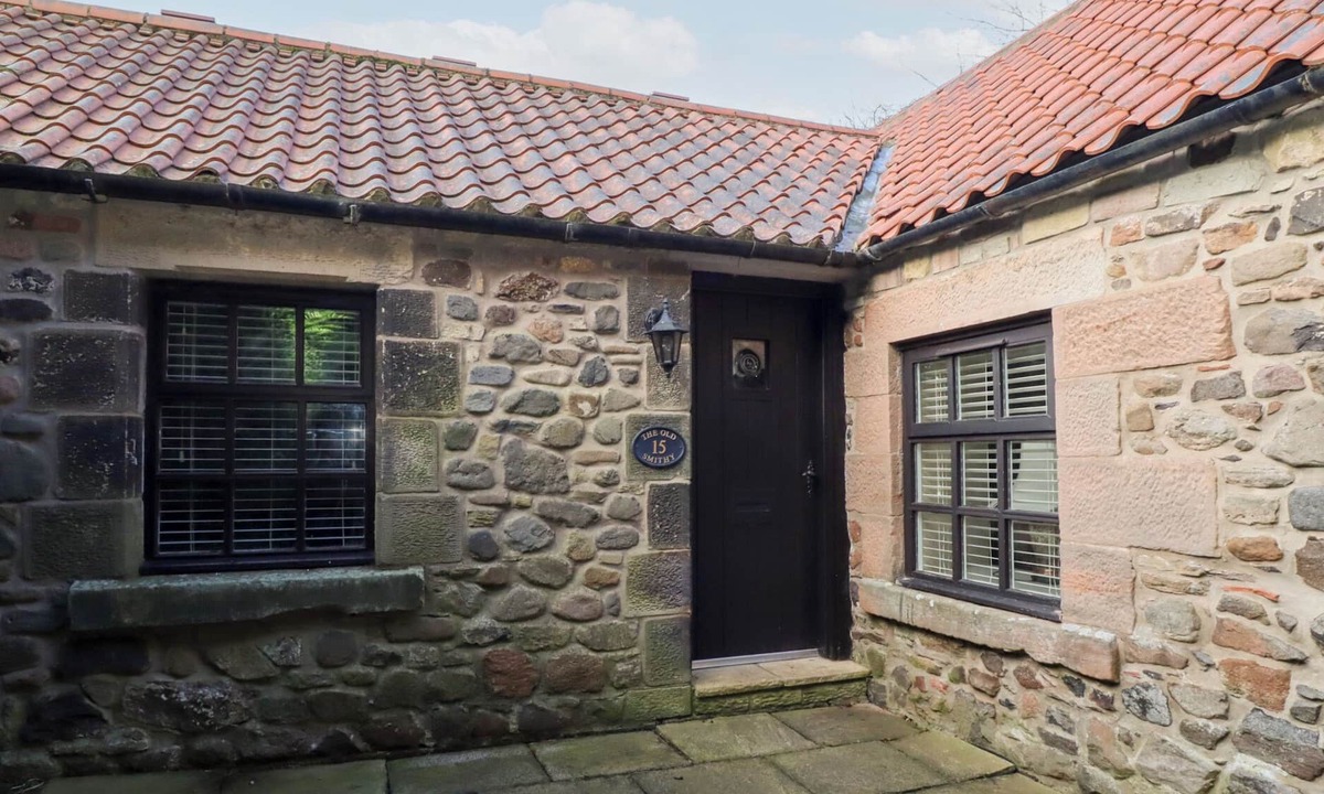 Akeld Cottage | THE SMITHY, romantic, character holiday cottage, with pool in Wooler