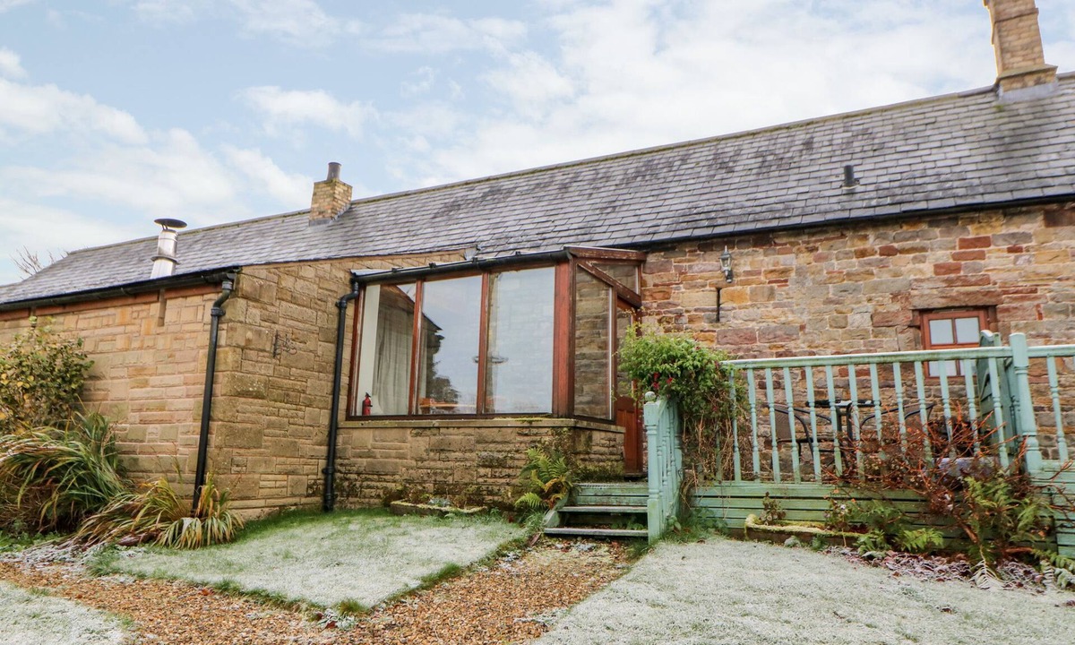 Wing Cottage | THE STABLE, pet friendly, character holiday cottage in Milton