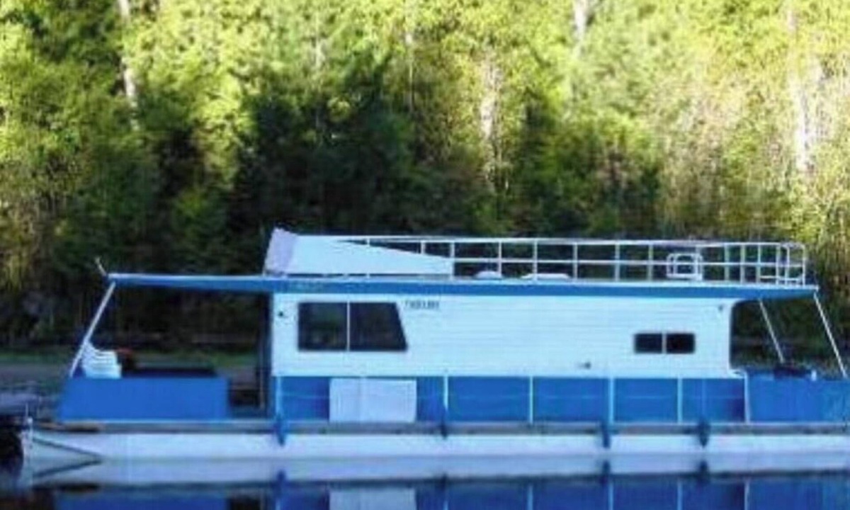 Babbitt Boat Rental | The Turtle Houseboat at at Timber Bay