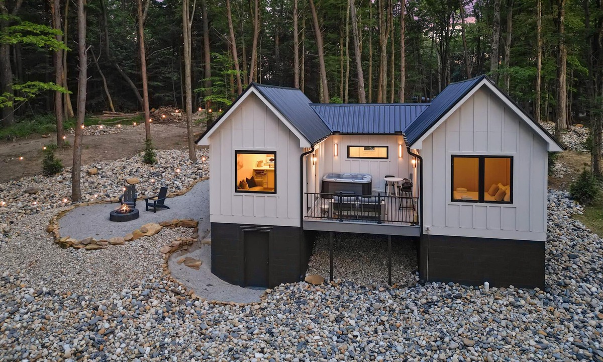 Rockbridge Cabin | The U Haus | Hocking Hills, Modern & New, Hot Tub