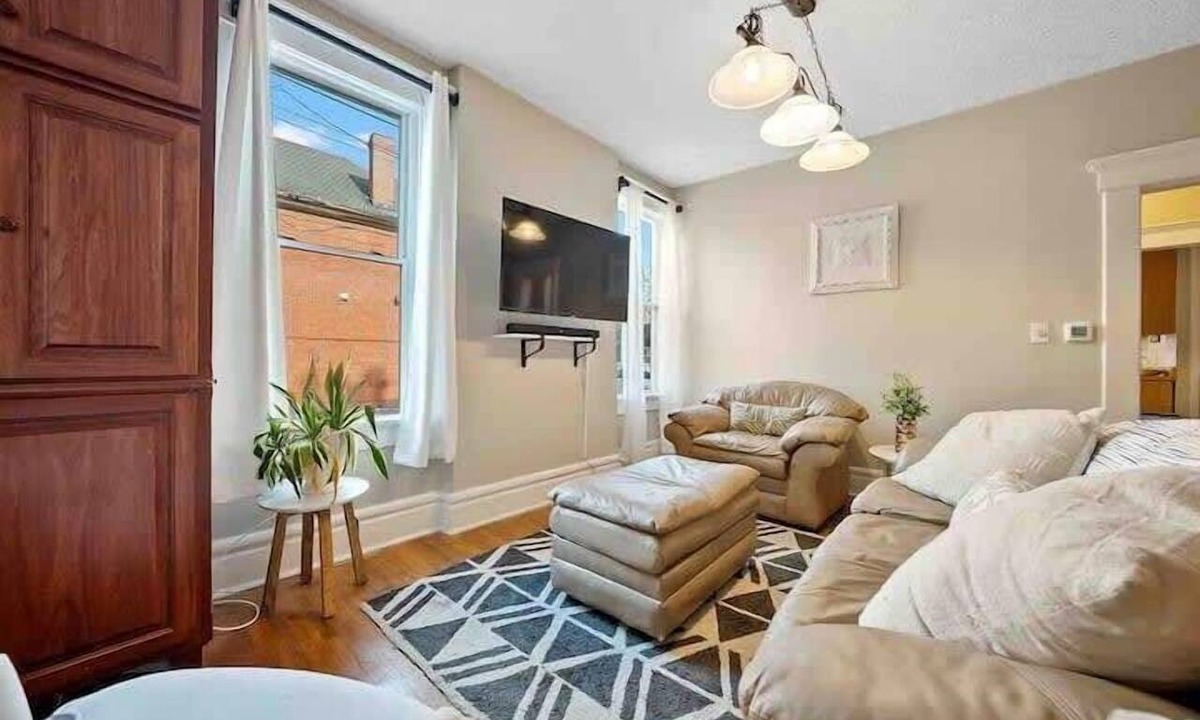Downtown Columbus Condo | The Village Townhouse - 3 Bedrooms w/extra beds