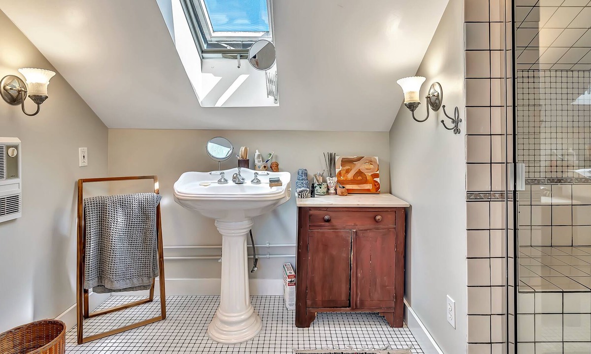West End Apartment | The Walker House. One of a kind stay in Portland's West End, Walker's Paradise!
