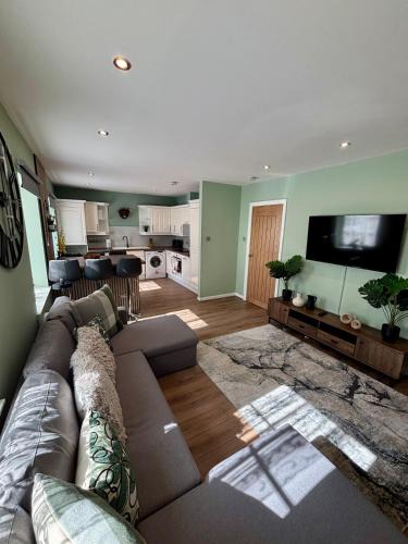 Leith Apartment | The Wheel House - Private Front door and Free Parking