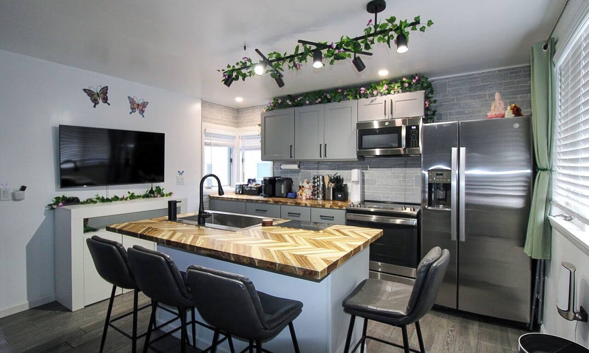Sandusky Apartment | The Wilderness Retreat; 5 Mins to Cedar Point & Sport Force; W/D; Pet Friendly