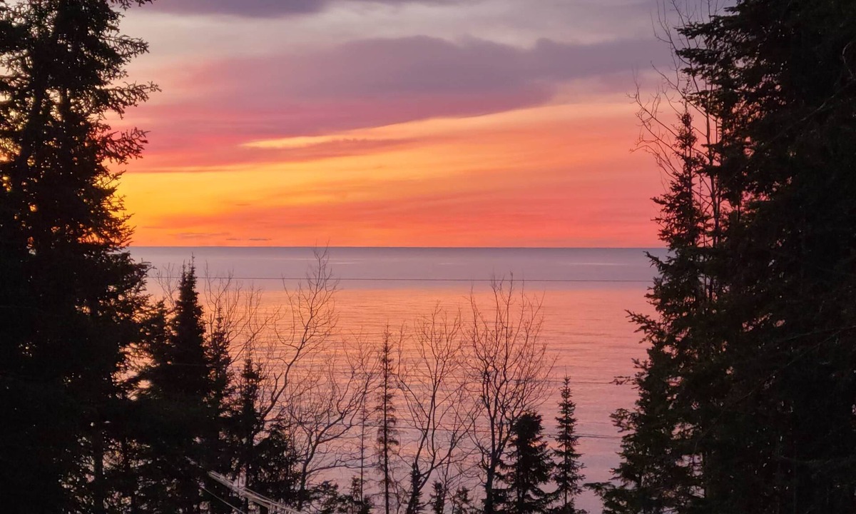 Grand Marais Apartment | The Wolf's Den At Sweet Dreams Overlook