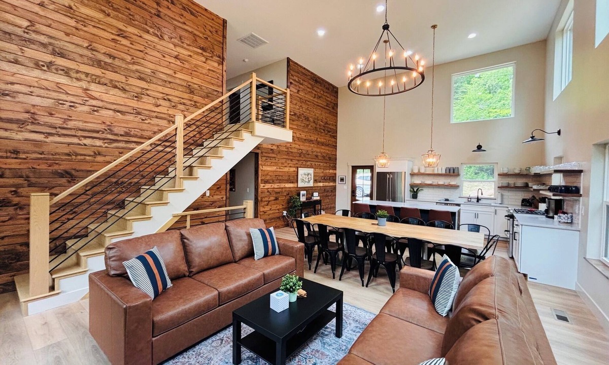 Logan Cabin | The Woodlands at Hocking Hills-Magnolia Grove Lodge