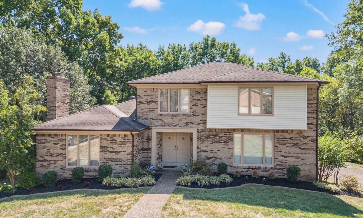 Frankfort House | This house is a 3 bedroom(s), 3 bathrooms, located in Frankfort, KY.