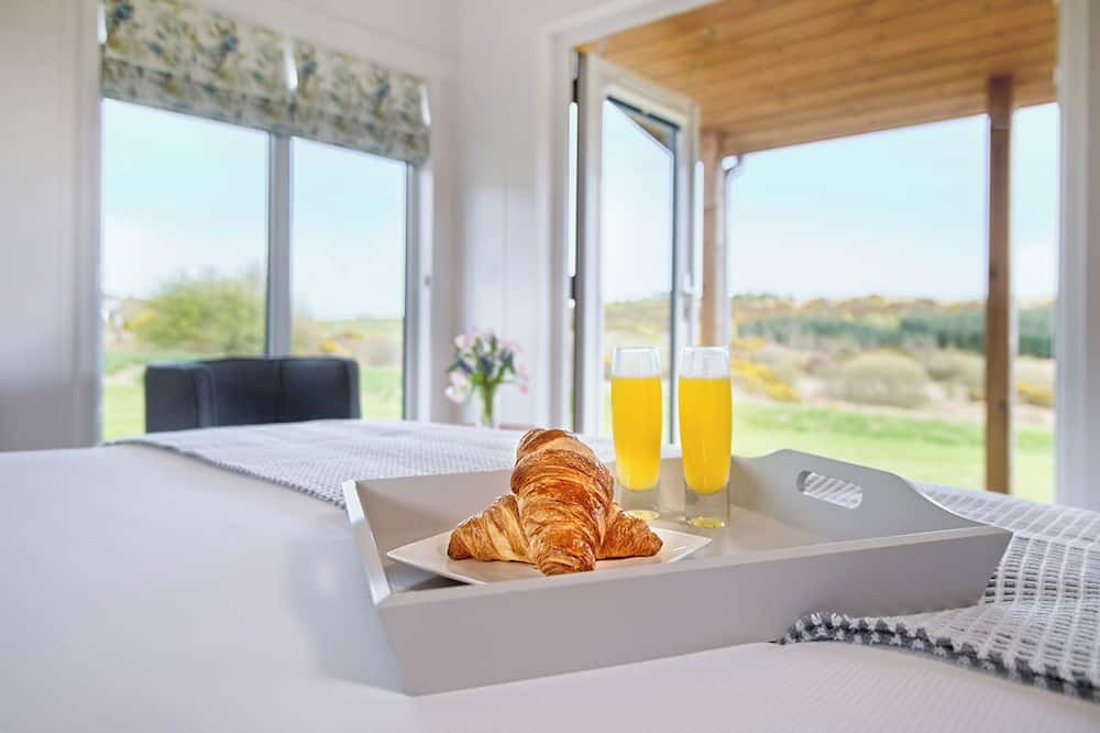 Castle Douglas Ski Chalet | This Studio Lodge is perfect for couples.