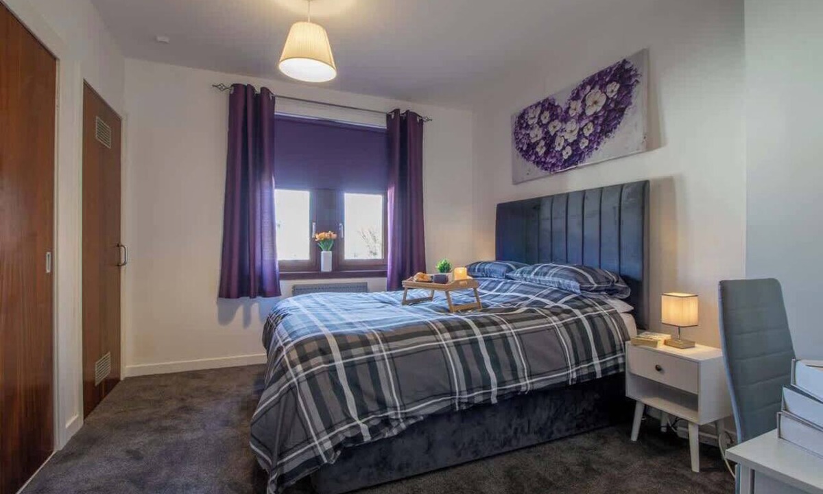 Largs Apartment | Thistle View - Sleeps 4 by the Coast of Largs