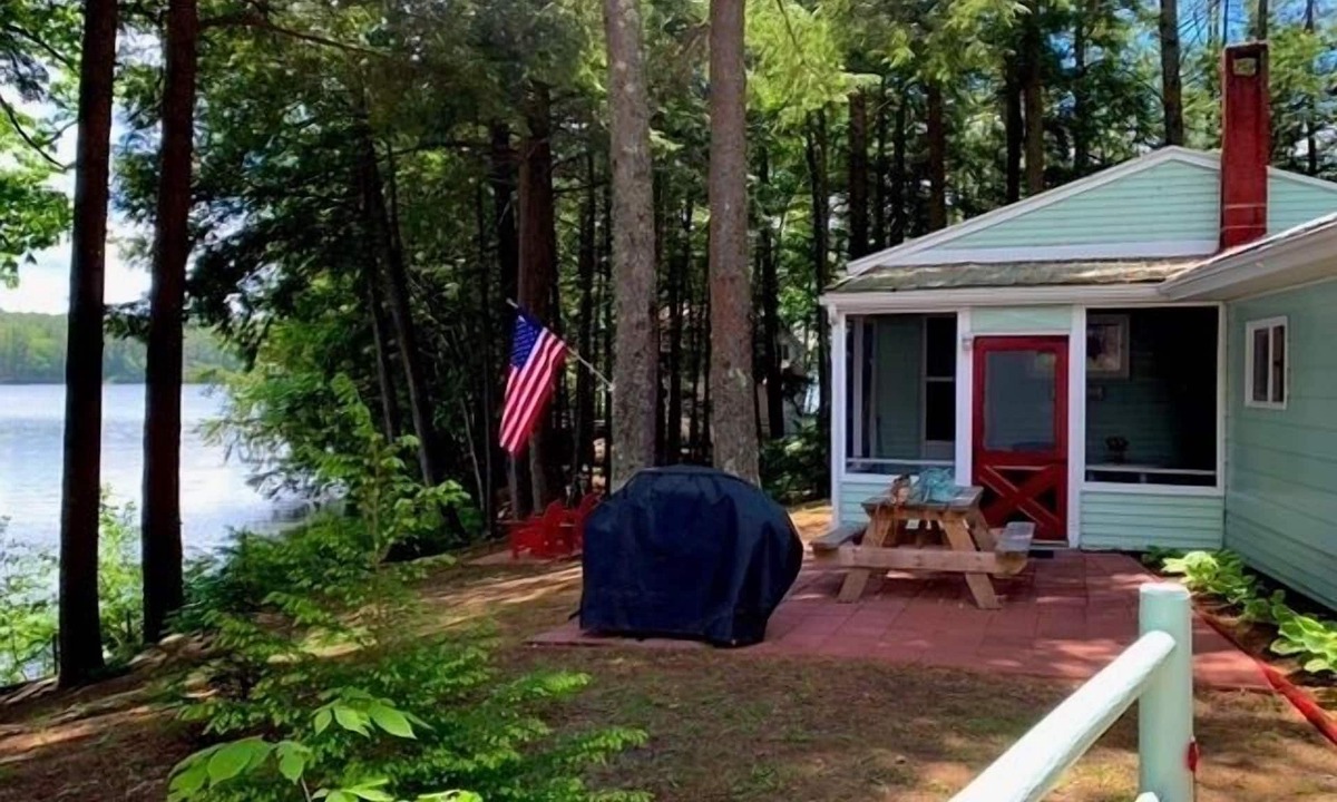 Oxford Cottage | Thompson Lake Cottage – Sandy Shore, Dock & Scenic Views