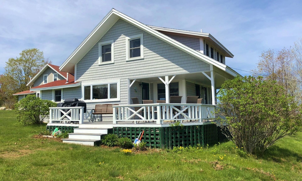 Harpswell Cottage | Thorburn - Experience a classic ME vacation at this beautiful summer cottage