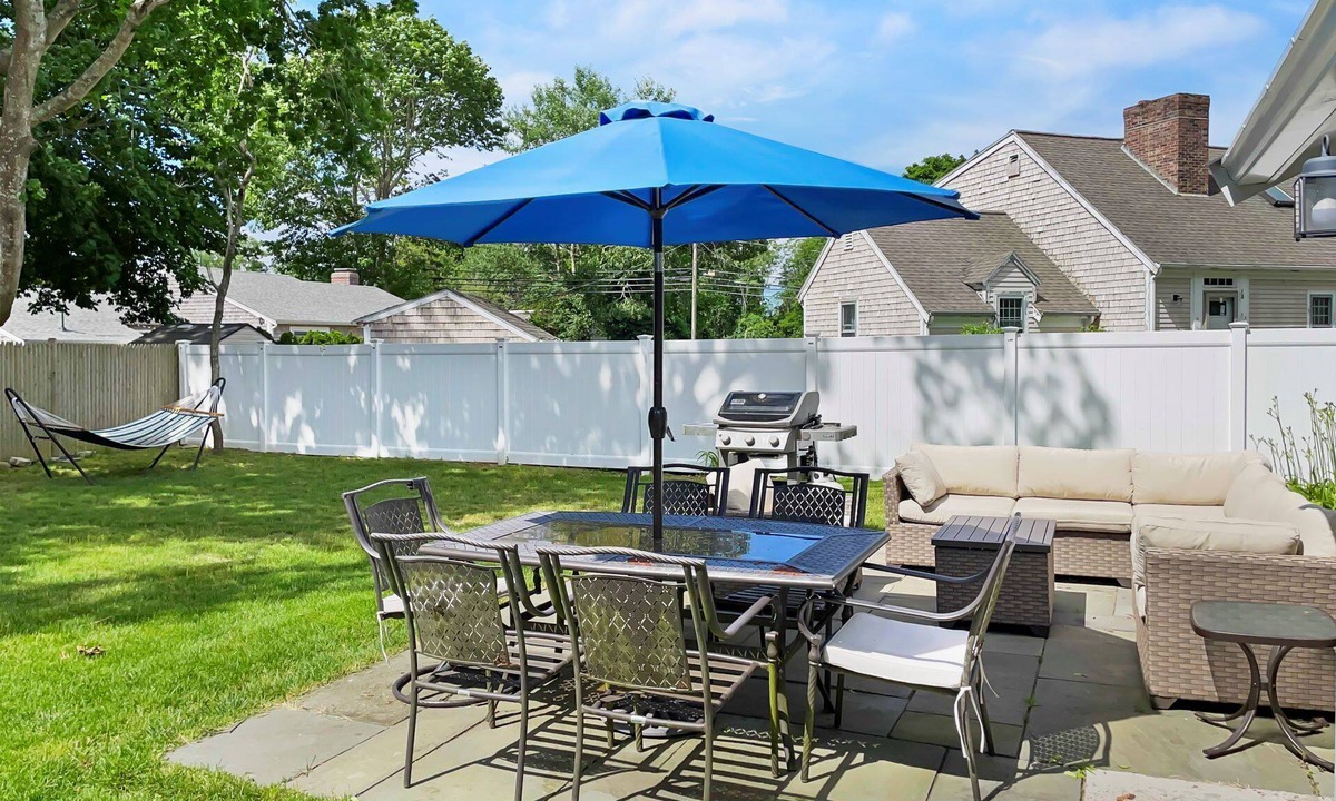 Hyannis House | Tide the Knot: Cozy Cape w/Yard & Central A/C