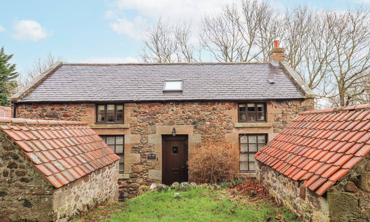 Akeld Cottage | TIMBERWICK GREEN, pet friendly, with pool in Wooler