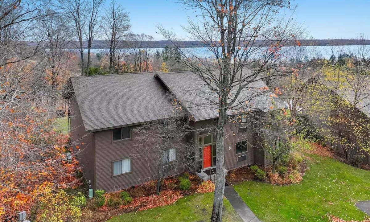 Kewadin Cottage | Torch Lake Vista A-ga-ming Golf Retreat 741