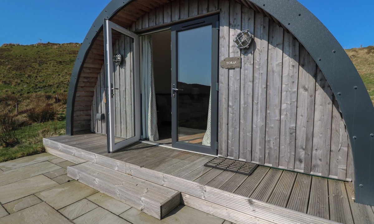Isle of Luing Cottage | TORSA, pet friendly, with a garden in Cullipool, Isle Of Luing